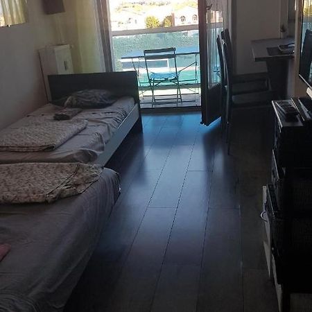 Studio 3 Personnes Jolie Vue Proche Gare 11 Ave Paul Arene Apartment Nisa Exterior foto