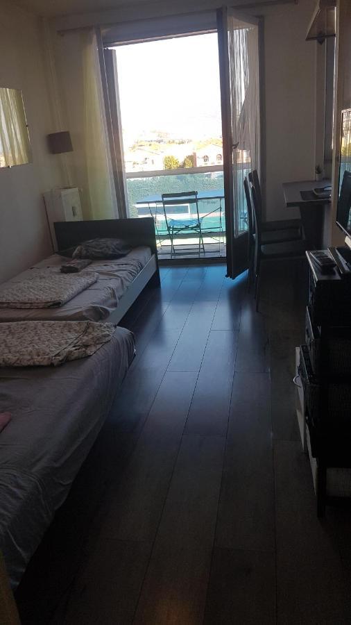 Studio 3 Personnes Jolie Vue Proche Gare 11 Ave Paul Arene Apartment Nisa Exterior foto